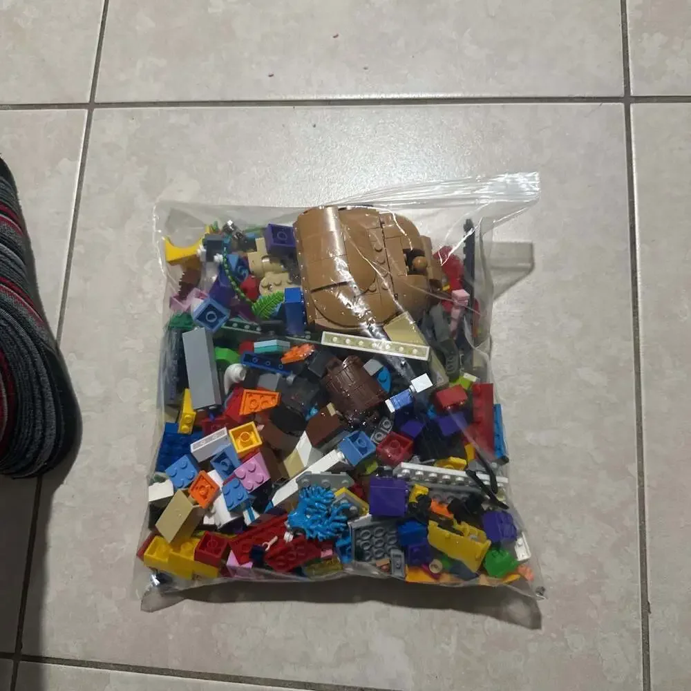 Large Bag Assorted LEGO Bricks Mixed Colors and Sizes. 2 pounds